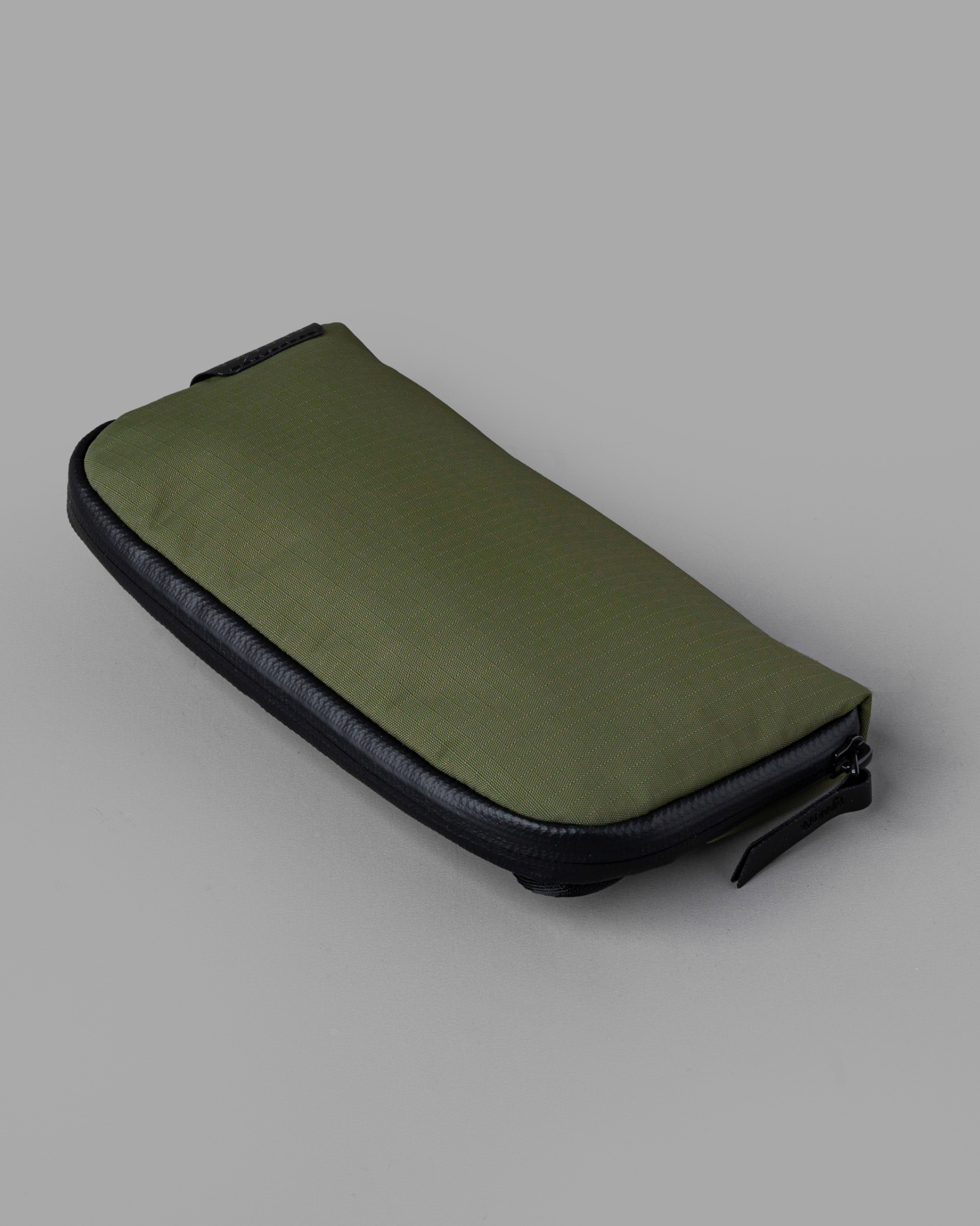 FLIGHT POUCH GREEN 1.jpg